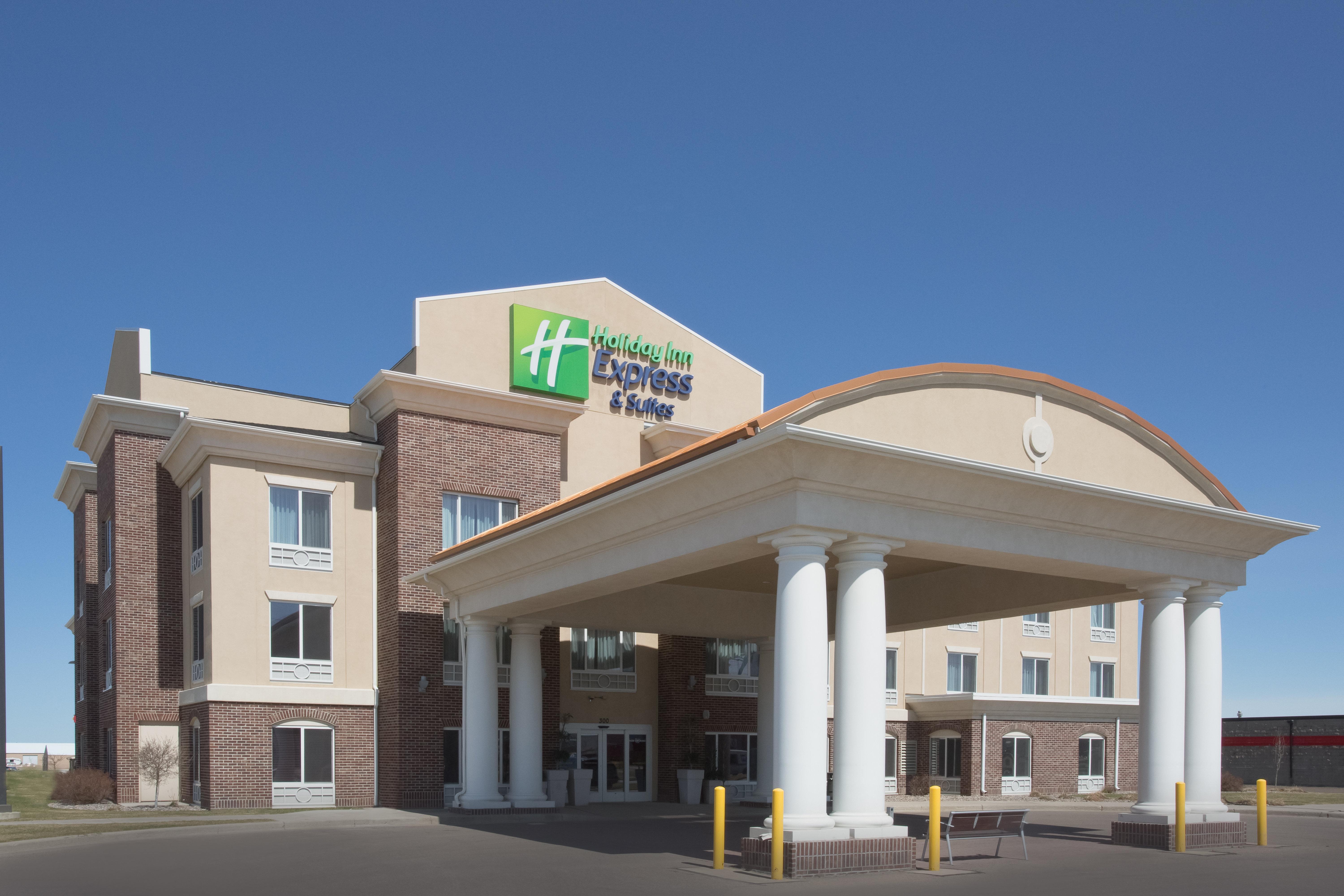 Holiday Inn Express Hotel & Suites Minot South By Ihg Buitenkant foto