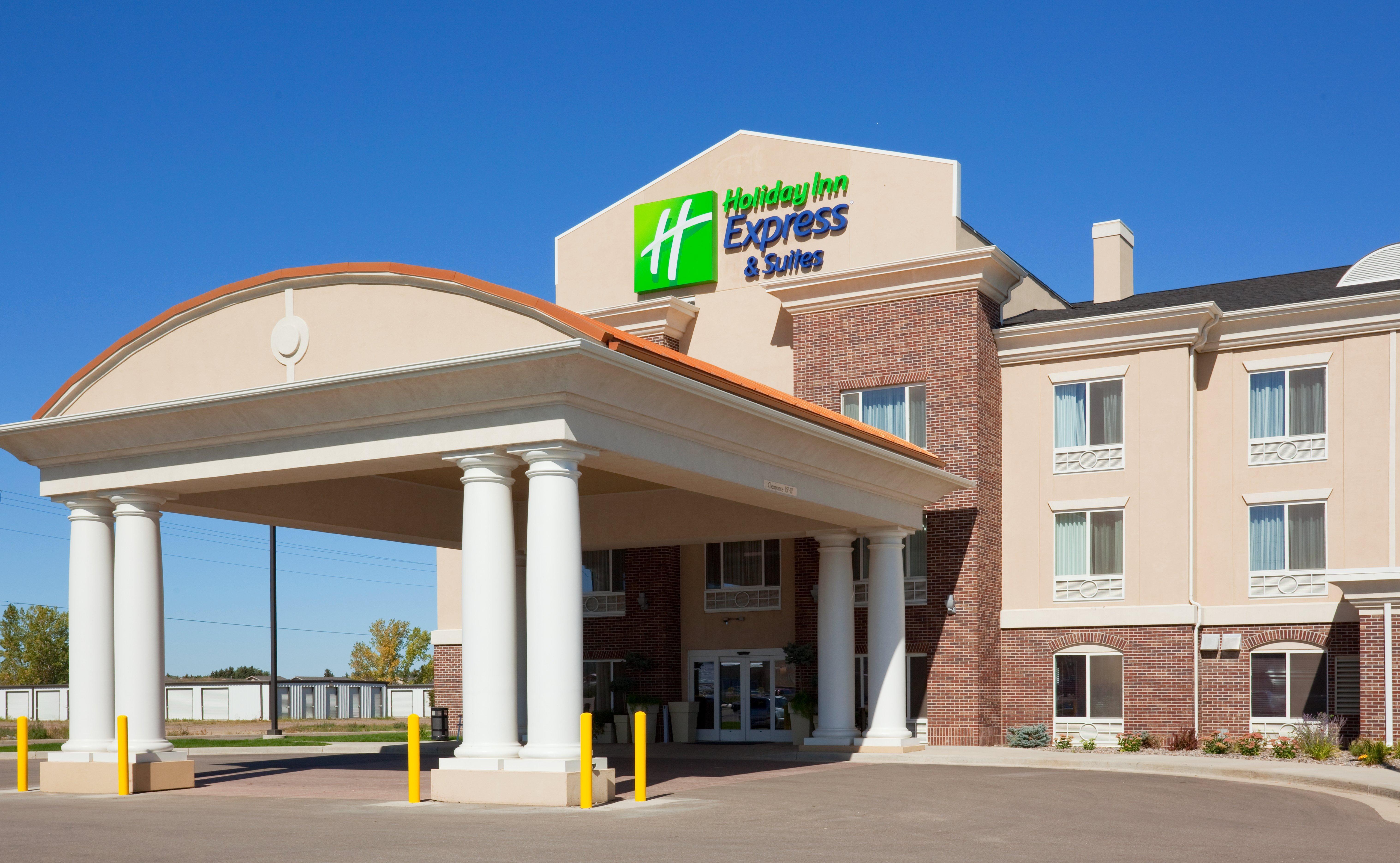 Holiday Inn Express Hotel & Suites Minot South By Ihg Buitenkant foto