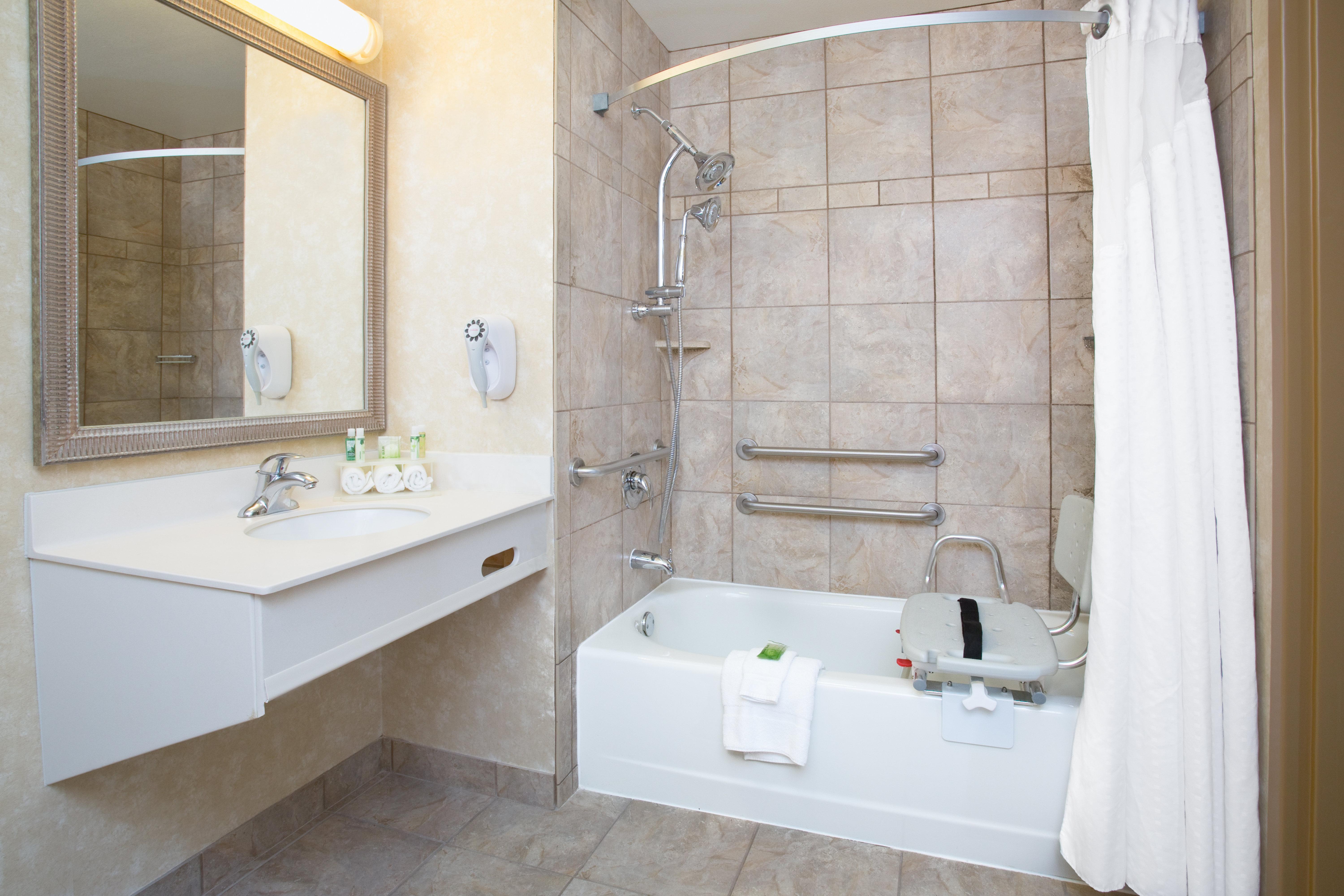 Holiday Inn Express Hotel & Suites Minot South By Ihg Buitenkant foto