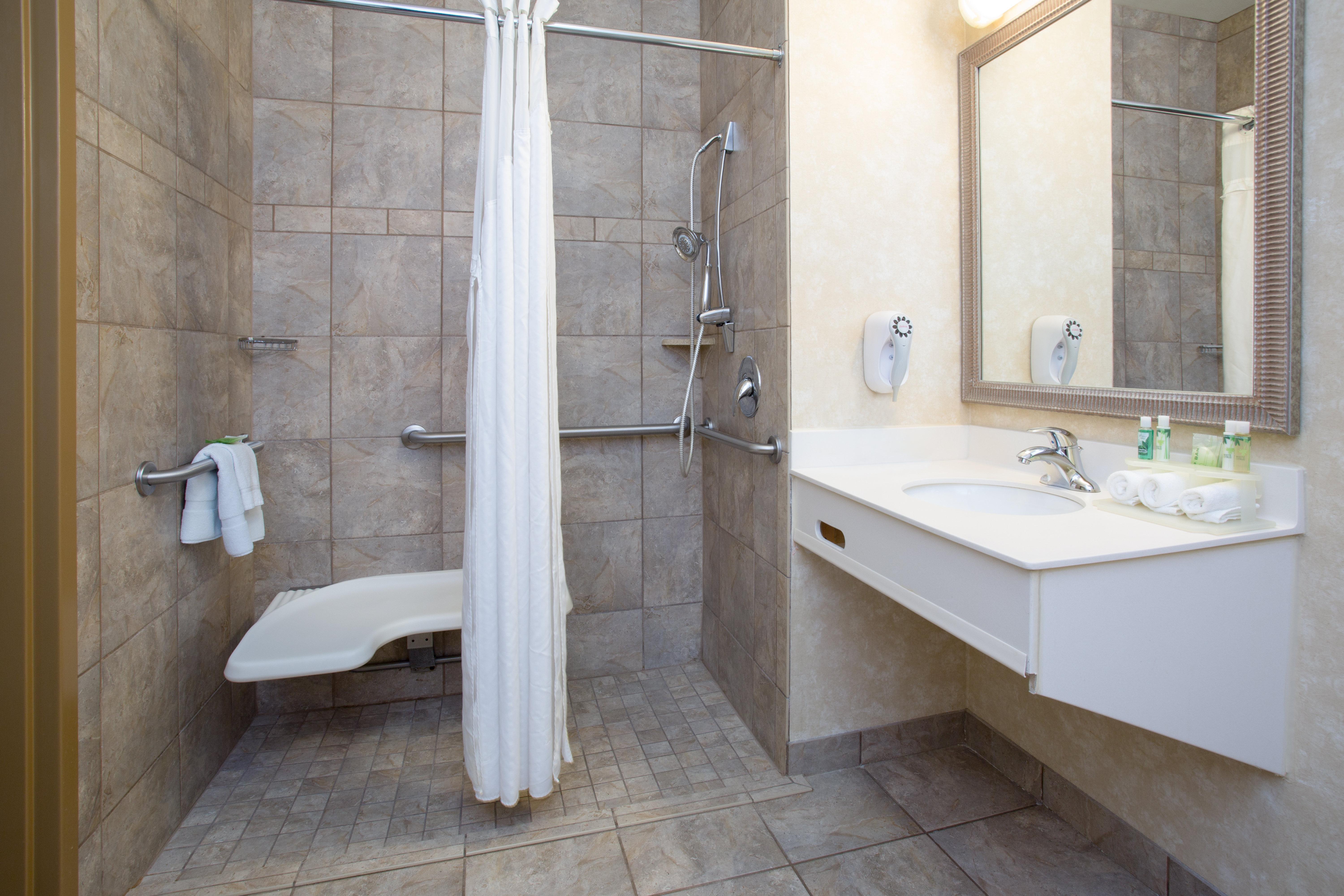 Holiday Inn Express Hotel & Suites Minot South By Ihg Buitenkant foto